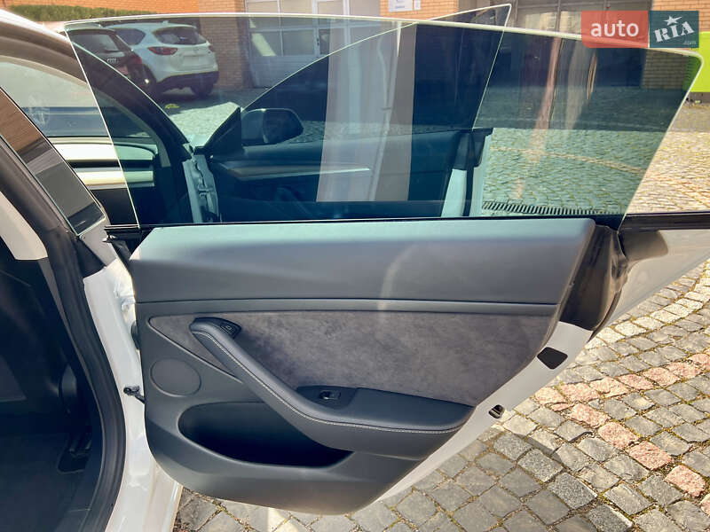 Седан Tesla Model 3 2022 в Луцьку