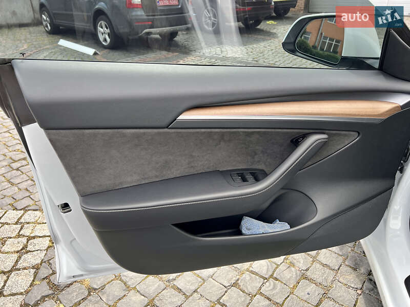 Седан Tesla Model 3 2022 в Луцьку