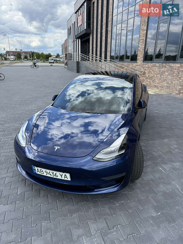 Седан Tesla Model 3 2021 в Виннице