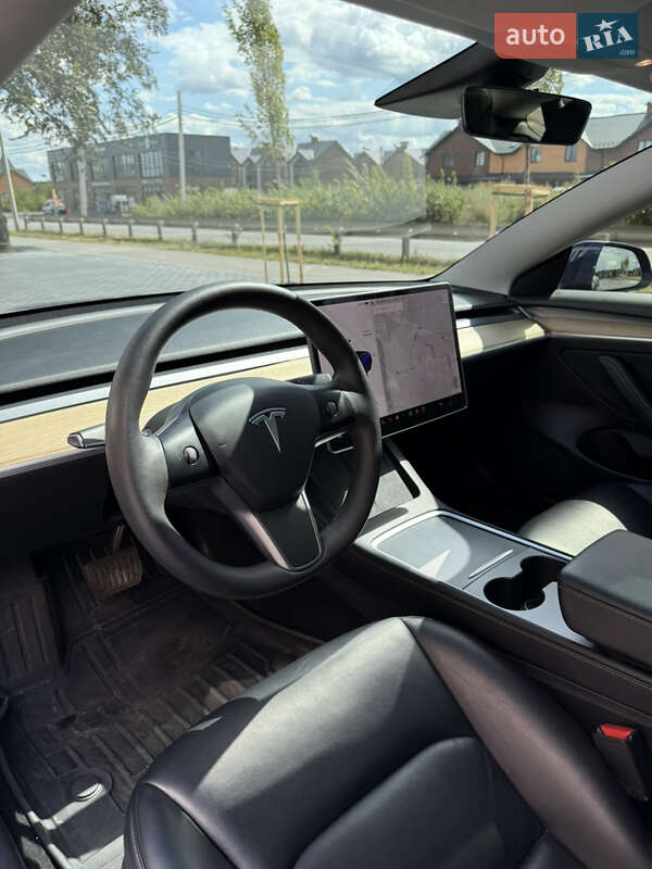 Седан Tesla Model 3 2021 в Виннице