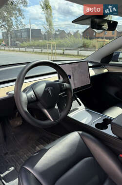 Седан Tesla Model 3 2021 в 