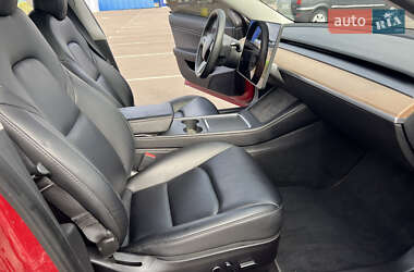 Седан Tesla Model 3 2021 в 