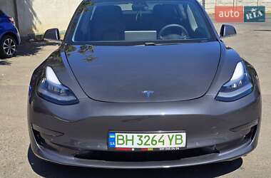 Седан Tesla Model 3 2020 в 