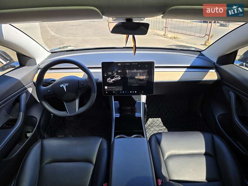 Седан Tesla Model 3 2020 в Одессе