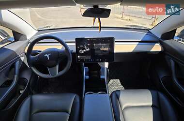 Седан Tesla Model 3 2020 в 