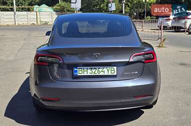 Седан Tesla Model 3 2020 в 