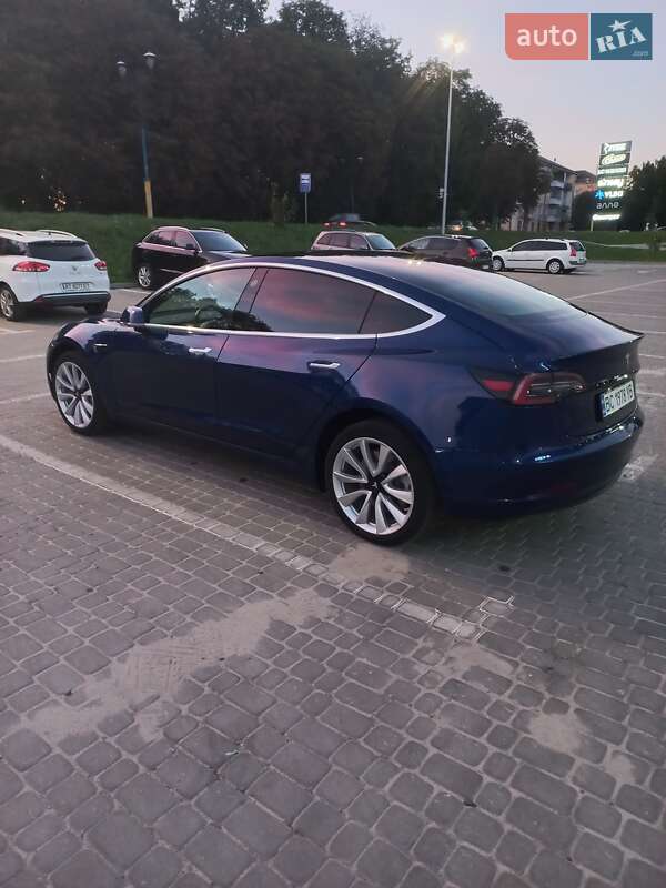 Седан Tesla Model 3 2018 в Шептицькому
