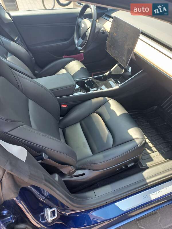 Седан Tesla Model 3 2018 в Шептицькому