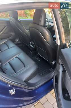 Седан Tesla Model 3 2018 в Шептицькому