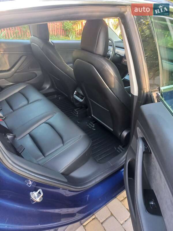 Седан Tesla Model 3 2018 в Шептицькому