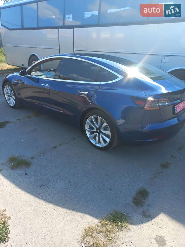 Седан Tesla Model 3 2018 в Шептицькому