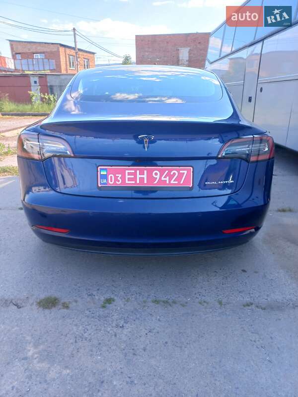 Седан Tesla Model 3 2018 в Шептицькому