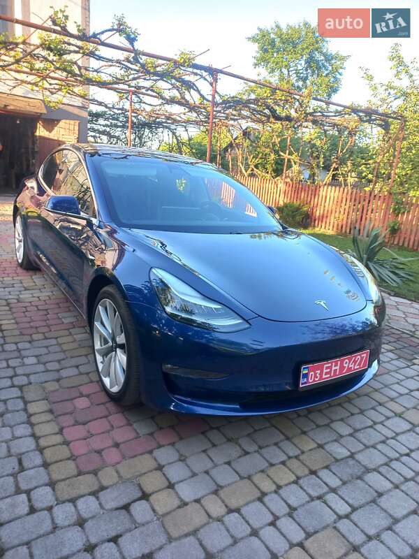 Седан Tesla Model 3 2018 в Шептицькому