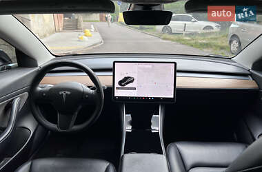 Седан Tesla Model 3 2020 в 