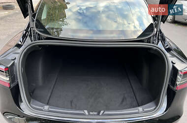 Седан Tesla Model 3 2020 в 