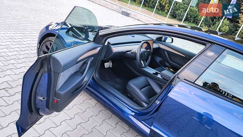Седан Tesla Model 3 2023 в Киеве