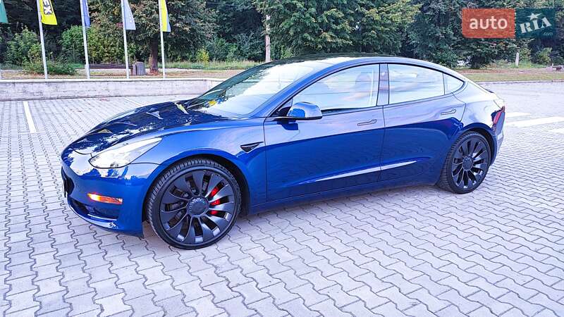 Седан Tesla Model 3 2023 в Киеве