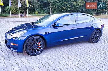 Седан Tesla Model 3 2023 в 