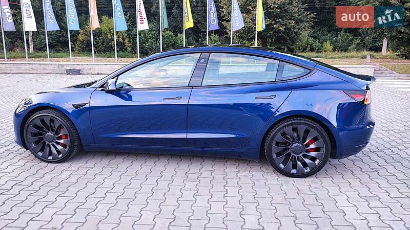 Седан Tesla Model 3 2023 в Киеве