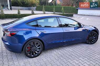 Седан Tesla Model 3 2023 в 