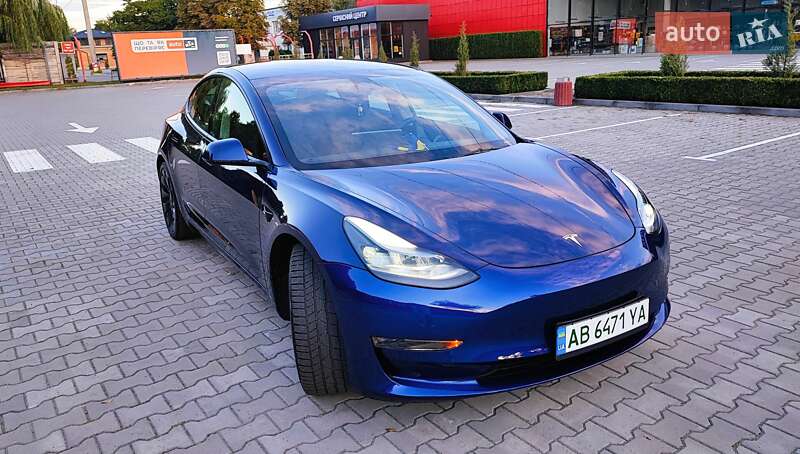 Седан Tesla Model 3 2023 в 