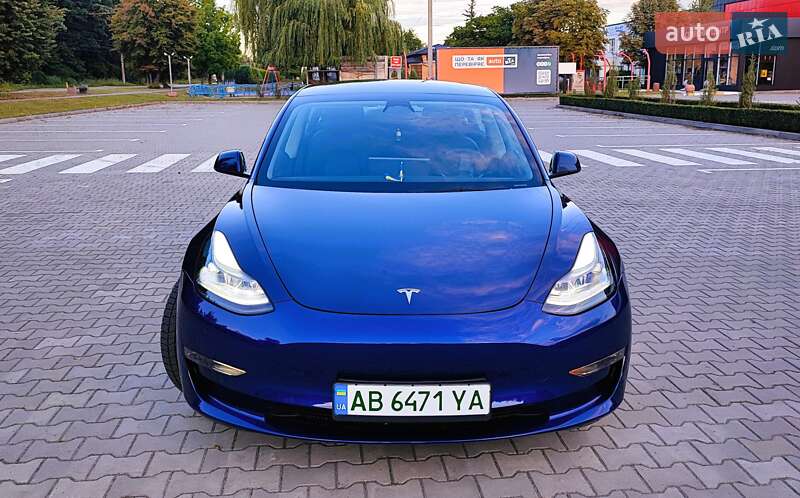Седан Tesla Model 3 2023 в Киеве
