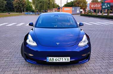 Седан Tesla Model 3 2023 в 