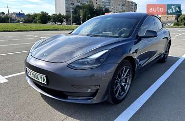 Седан Tesla Model 3 2023 в 