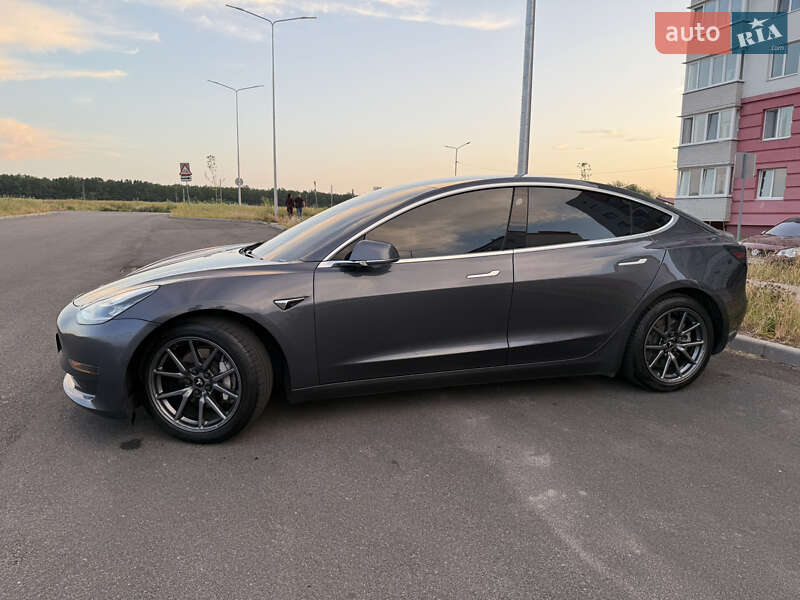 Седан Tesla Model 3 2019 в Виннице