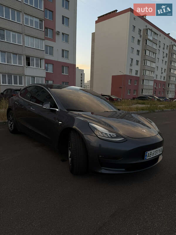 Седан Tesla Model 3 2019 в Виннице