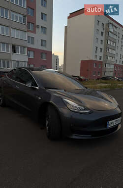 Седан Tesla Model 3 2019 в 