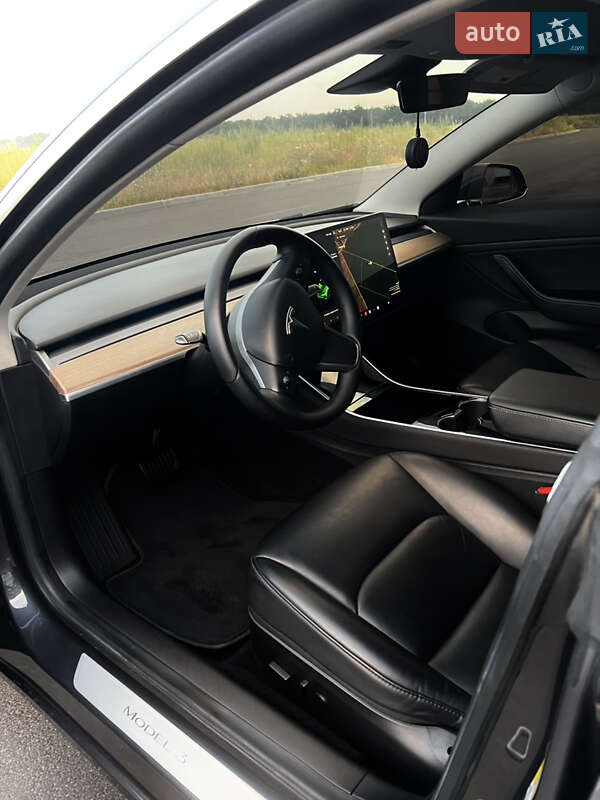 Седан Tesla Model 3 2019 в Виннице