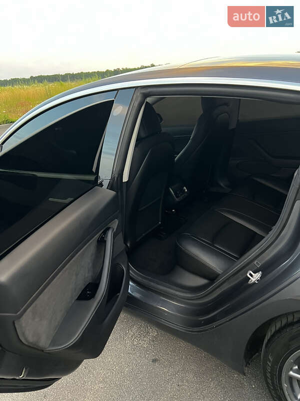 Седан Tesla Model 3 2019 в Виннице
