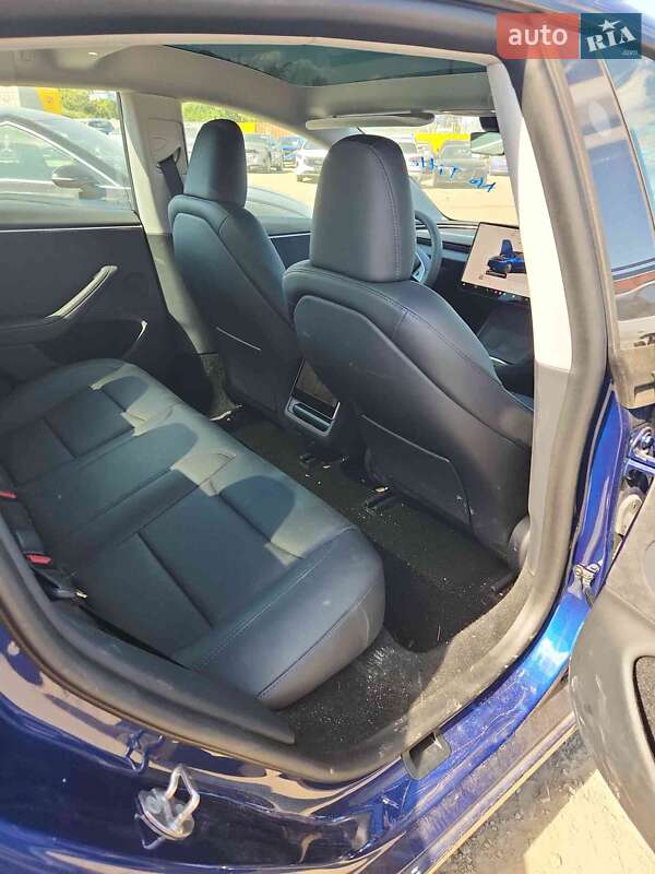 Седан Tesla Model 3 2024 в Києві