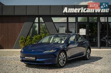 Седан Tesla Model 3 2024 в Черновцах
