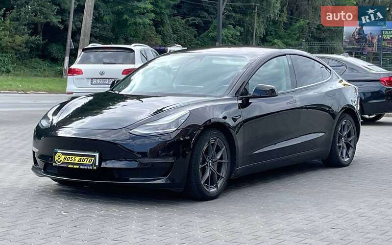 Седан Tesla Model 3 2018 в Чернівцях
