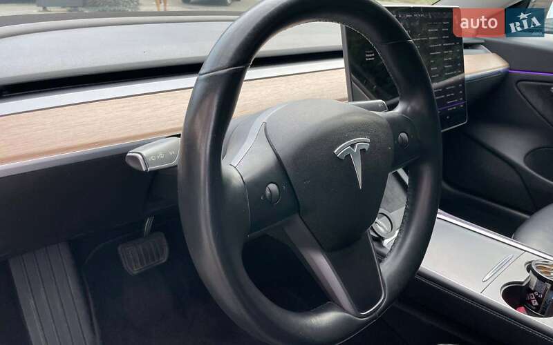 Седан Tesla Model 3 2018 в Чернівцях