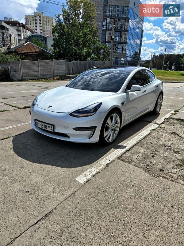 Седан Tesla Model 3 2018 в 