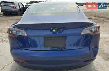 Седан Tesla Model 3 2022 в 