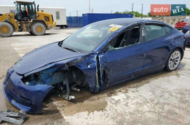 Седан Tesla Model 3 2022 в 