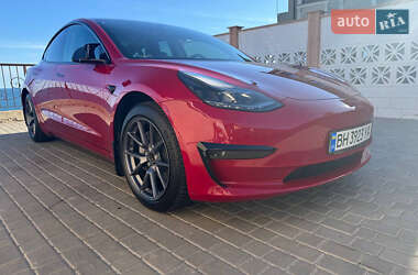 Седан Tesla Model 3 2021 в 