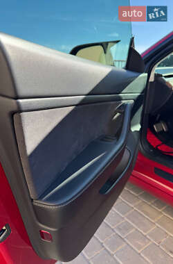 Седан Tesla Model 3 2021 в 