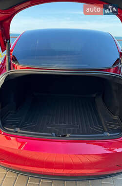 Седан Tesla Model 3 2021 в 