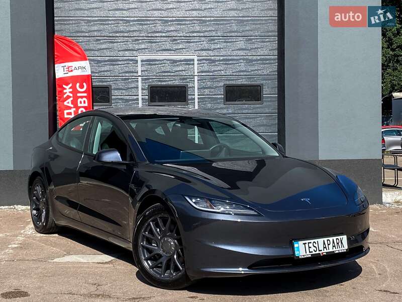 Седан Tesla Model 3 2024 в 