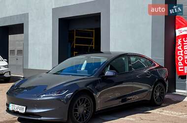 Седан Tesla Model 3 2024 в 