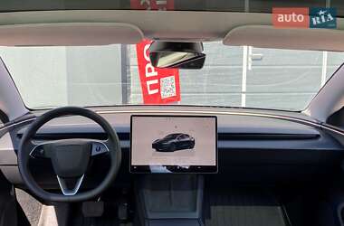 Седан Tesla Model 3 2024 в 