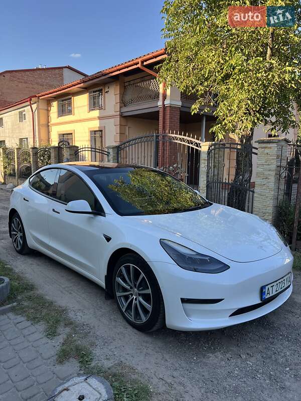 Седан Tesla Model 3 2021 в Львове