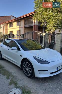 Седан Tesla Model 3 2021 в 