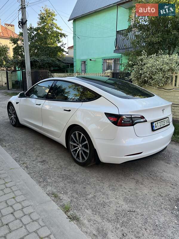 Седан Tesla Model 3 2021 в Львове