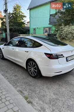 Седан Tesla Model 3 2021 в 